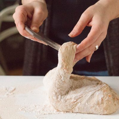 Küchen-Miezen · Back- & Foodblog · Tutorial: Brotteig dehnen & falten